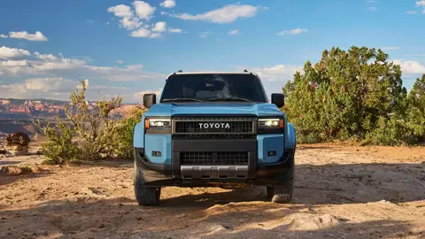 Toyota Land Cruiser 2026 mantém híbrido de 326 hp e 4x4 integral nos EUA