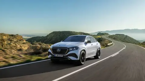 Mercedes GLE Coupé 2027 muda design, adota MB.OS e três telas