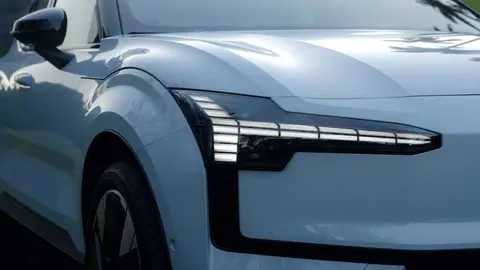 Recall do Volvo EX30 no Brasil limita carga a 70% por risco na bateria