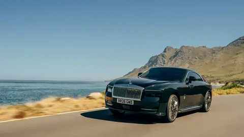Rolls-Royce Spectre Series II ganha mais autonomia e mostra o caminho do luxo elétrico