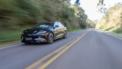 BYD passa Tesla no Reino Unido em 2026, mas liderança exige contexto