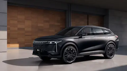 Omoda C9 estreia atualização na China com versão PHEV, 120 km elétricos e preço competitivo