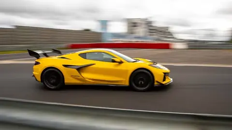 Corvette ZR1X combina 1.250 hp, tração híbrida e recorde no NCM Motorsports Park