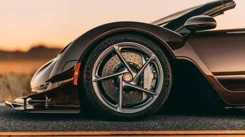 Czinger 21C Spyder estreia com 1.267 cv, BrakeNode e teto removível