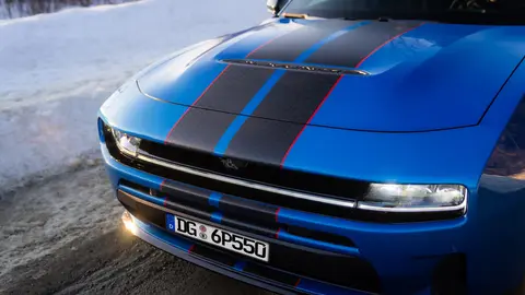 Dodge Charger abre pedidos na Europa com opções elétricas e SIXPACK