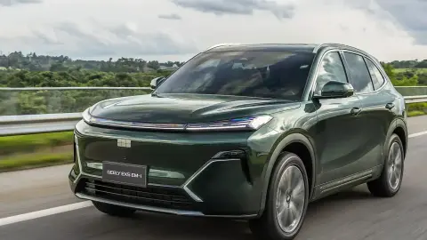 Geely EX5 EM-i chega ao Brasil com 262 cv e até 112 km elétricos