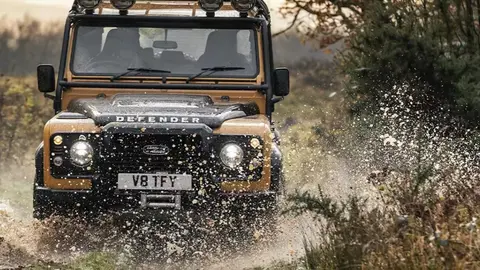 JLR Classic Works: como o Defender vira peça praticamente única em Coventry