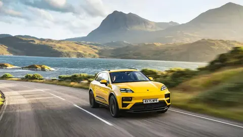 Porsche Macan Turbo elétrico encara 800 km na North Coast 500, na Escócia