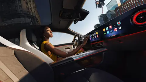 Mercedes-Benz reforça estratégia de telas grandes em seus interiores