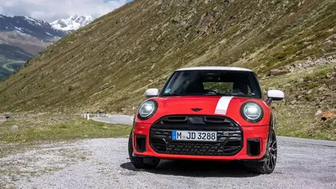 MINI 1965 Victory Edition chega ao Brasil com 231 cv, 20 unidades e o número 52