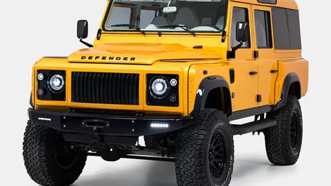 Monarch Defender Lunaro une V8 LT1, pintura Lamborghini e cabine artesanal