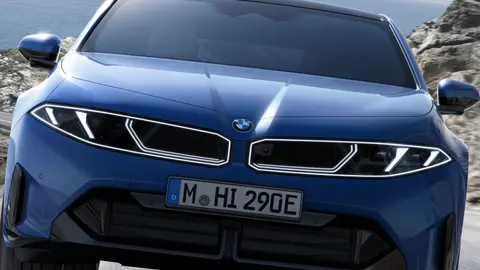 BMW i3 combina 469 cv, até 900 km de autonomia e recarga rápida