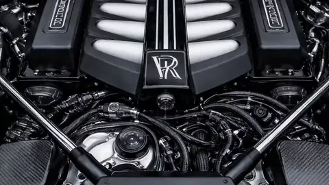 Rolls-Royce abandona meta elétrica para 2030 e mantém o V12 além da década
