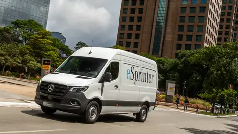 eSprinter elétrica entra em frotas brasileiras de emergência e saúde