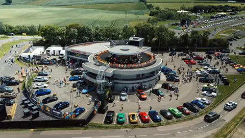 Porsche reúne 10 mil fãs em Silverstone e apresenta GT3 de 51 unidades