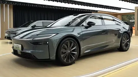 Toyota bZ7 mostra como a parceria com a GAC acelera elétricos feitos para a China